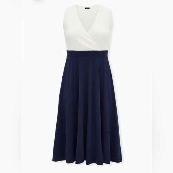 Torrid Sz. 2 (2X/18-20) White Jersey & Navy Ponte Midi Dress - Picture 1 of 4